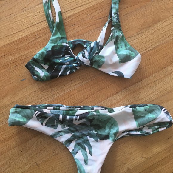 Stone Fox Swim Malibu Bikini Set in Banana Leaf Size Small - Picture 3 of 4